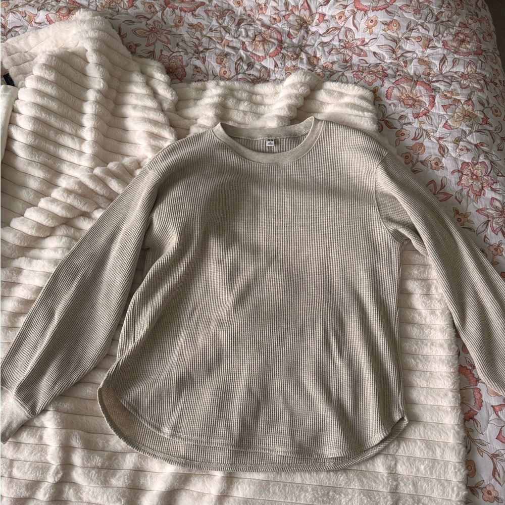Uniqlo Women's Beige Crew Neck Sweater